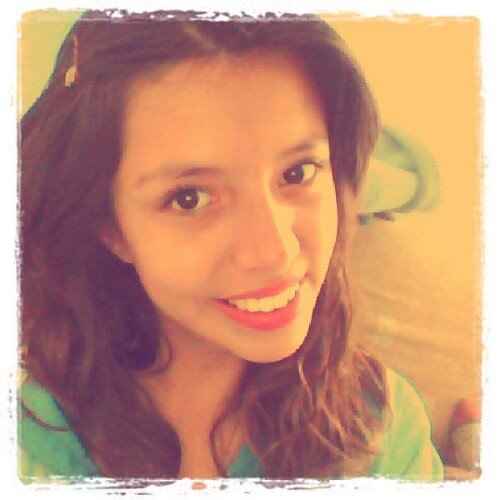 Por cada caricia y sonrisa que haces, me trasladas a un trance, y que juntos, al compás de un sonido, formamos una sola composición.
