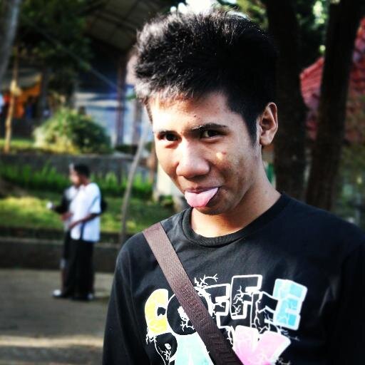 Crutncslow's profile picture. FUCKING DORKS PEOPLE