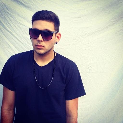 DanielRdrgez's profile picture. son cosas del diablo que estemos enamorados.