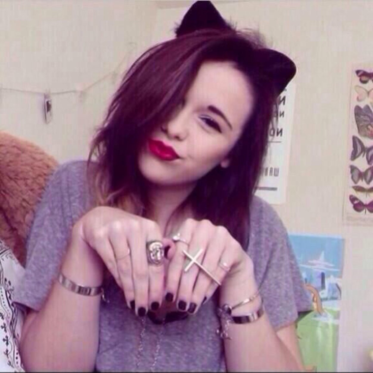 Shower Singer | Food Eater. | Acacia | Bisexual | Ghost | #Crushing |