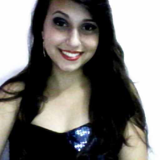 Linda, sabe da sina, mina valentona
Fina, cheia de razão, rainha, foliona ♪
