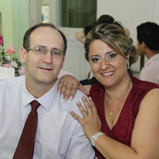 Feliz  amo minha familia....meu bem mais precisoso