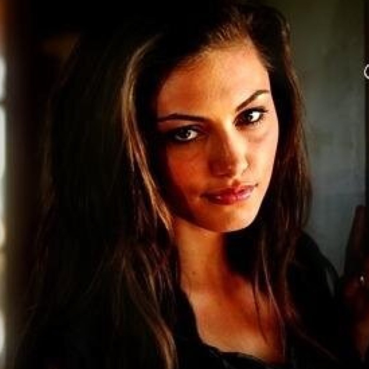 This world is full of Darkness, but I will do anything to protect my Family. Daughter:@HopeMikaelson3 Hope's Father:@TOriginalThreat |Hybrid|Single| #LittleWolf