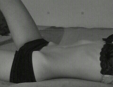 DelgadayJodida's profile picture. 15 años en este mundo de mierda.                             Una cuchilla y (mia) se volvierón mis amigas.                               Vacía,triste...