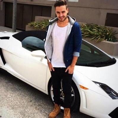 Rich as FUCK. Hit me up ;) {FL Single Gay}