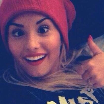 Sentir, mas não conseguir definir, sonhar mas não conseguir alcançar, perder mas não conseguir esquecer. Mesmo assim não desisto. (Demi Lovato)