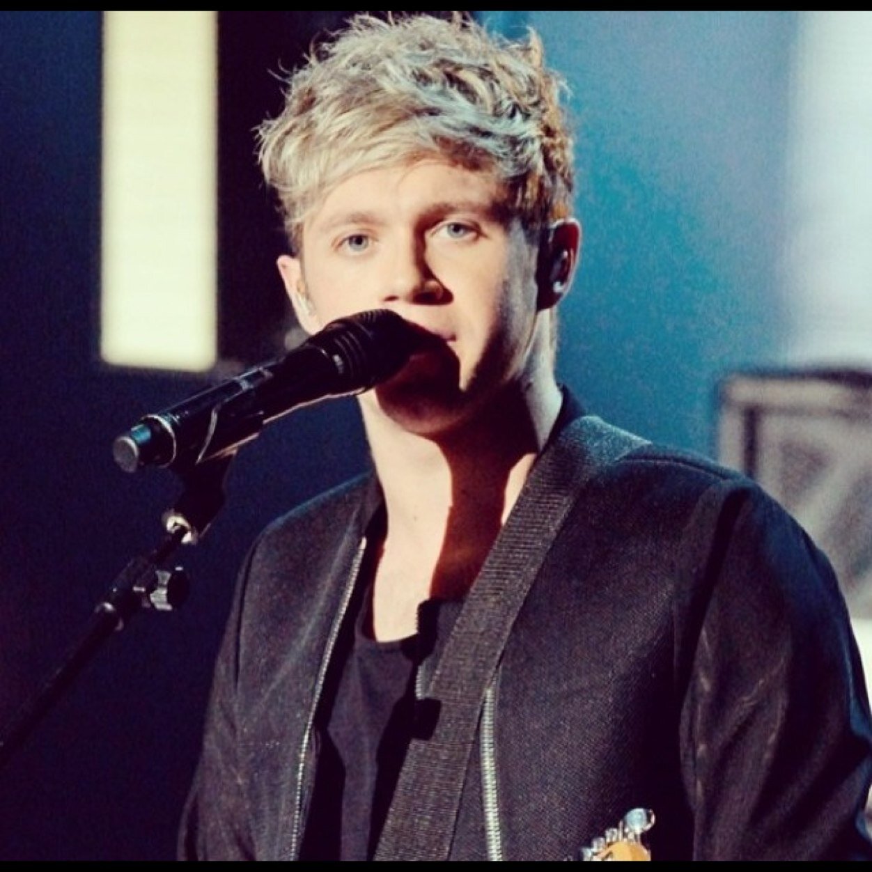 Follow me. If you give me a shoutout i will follow you and give you one(: