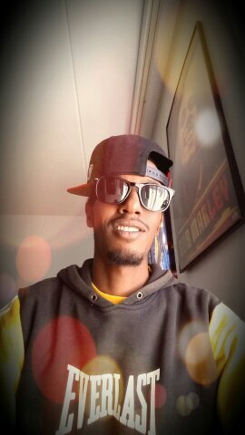 Roweezylambo's profile picture. Roweezyonthetracks@gmail.com