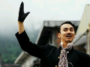 Lebih baik jadi burung yang terbang bebas , dari pada jadi raja yang terbelenggu..