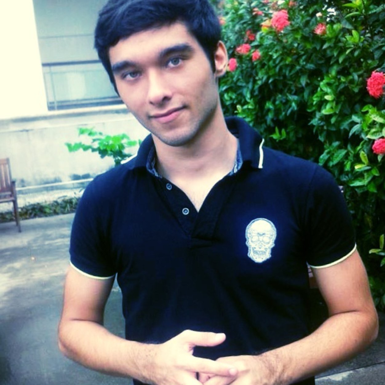 Sou um menino brincalhão,simpatico,bonito,etc...
