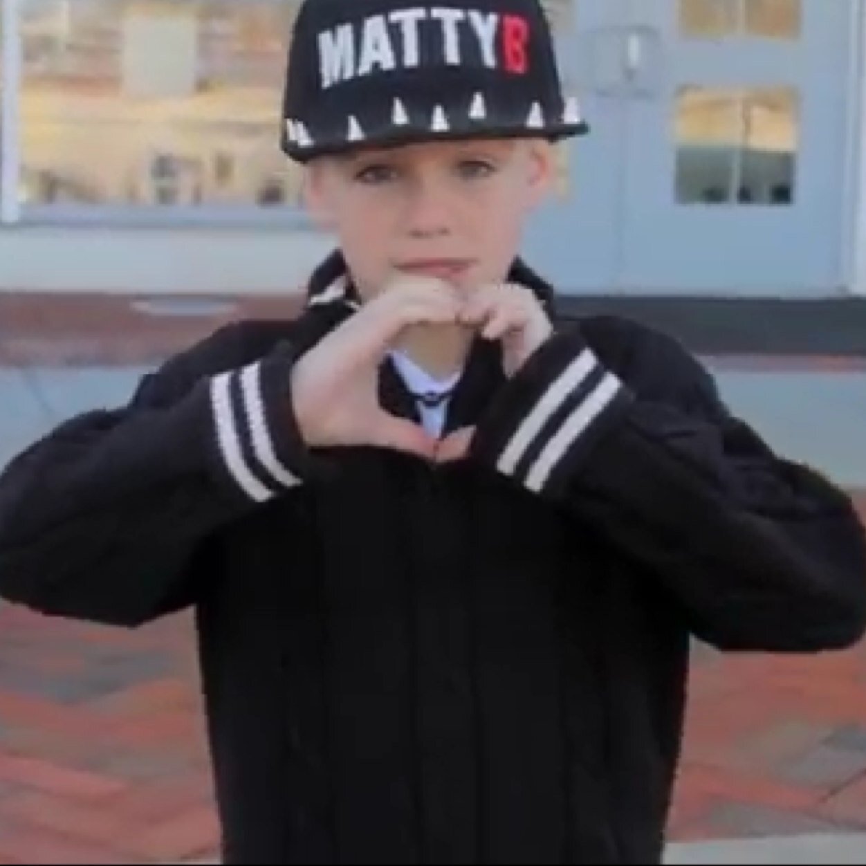 LPaishk's profile picture. 