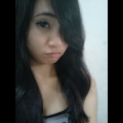 YuniarDwiArini's profile picture. 