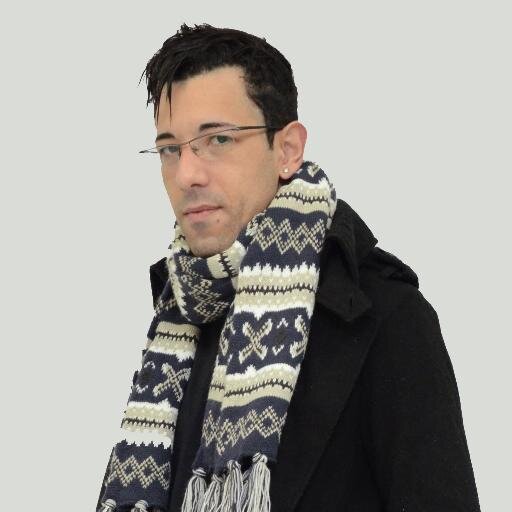 Sou Prof de L. Portuguesa e Española e Prof de 1ª a 4ª série na Rede Estadual de SP. Tenho 180alt, 67kg, olhos castanhos, malho, curto cine, shopping, teatro...
