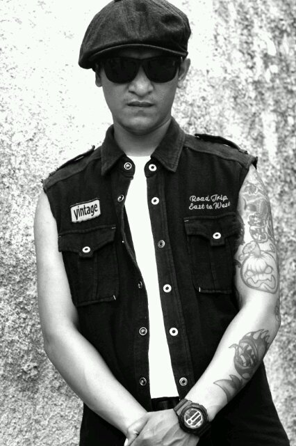 Guitar ± voc |Tulipe De Gezner. PUNK ROCK from soerockboyo surabaya