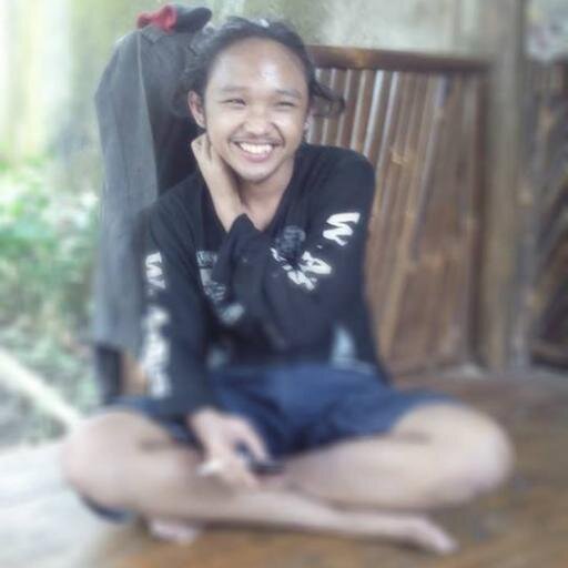 esa_maarif's profile picture. Gue berusaha untuk lillah dengan agama, menaiki tangga hidup dengan Bersuara Dan Tak Bersuara.