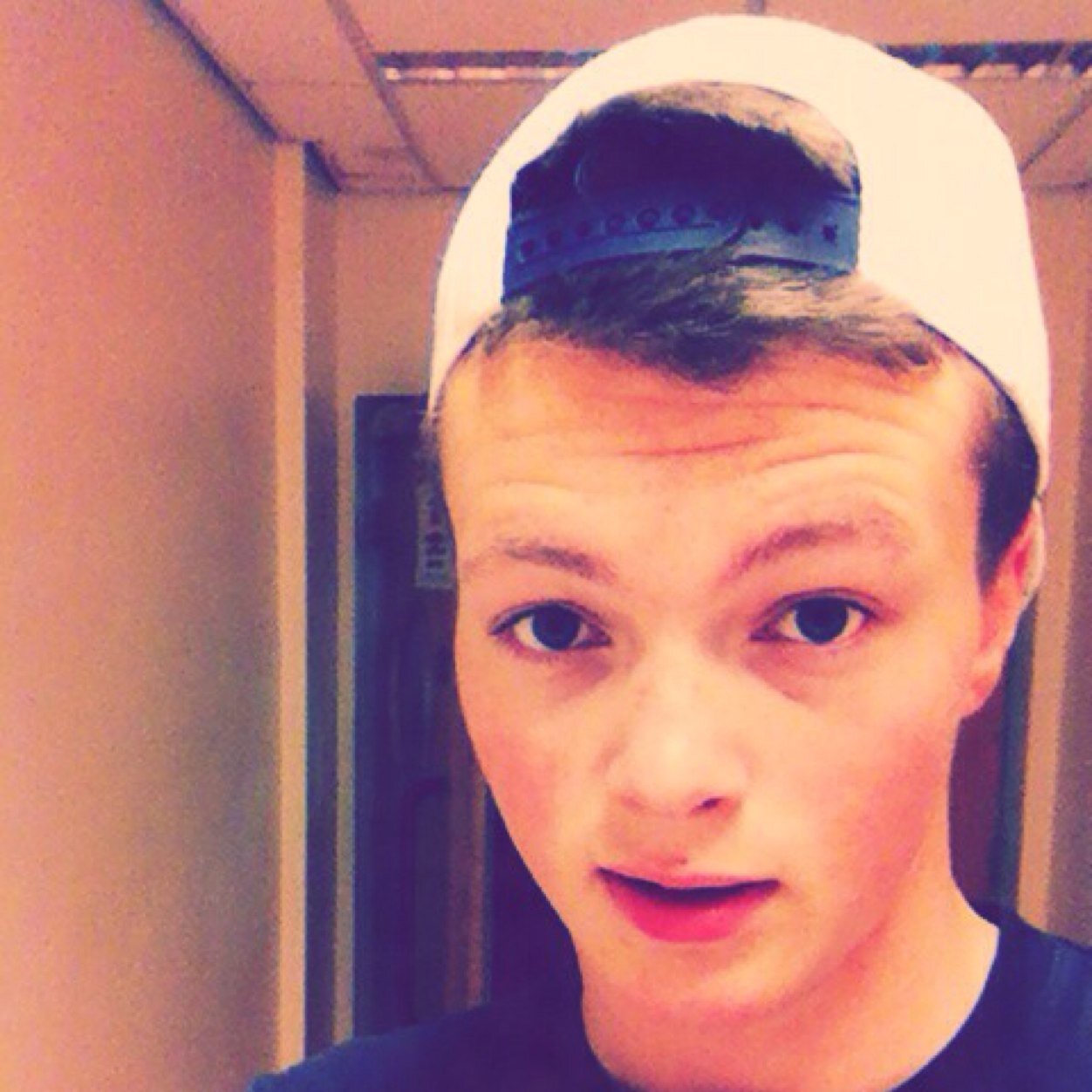 Follow me ill follow back :)