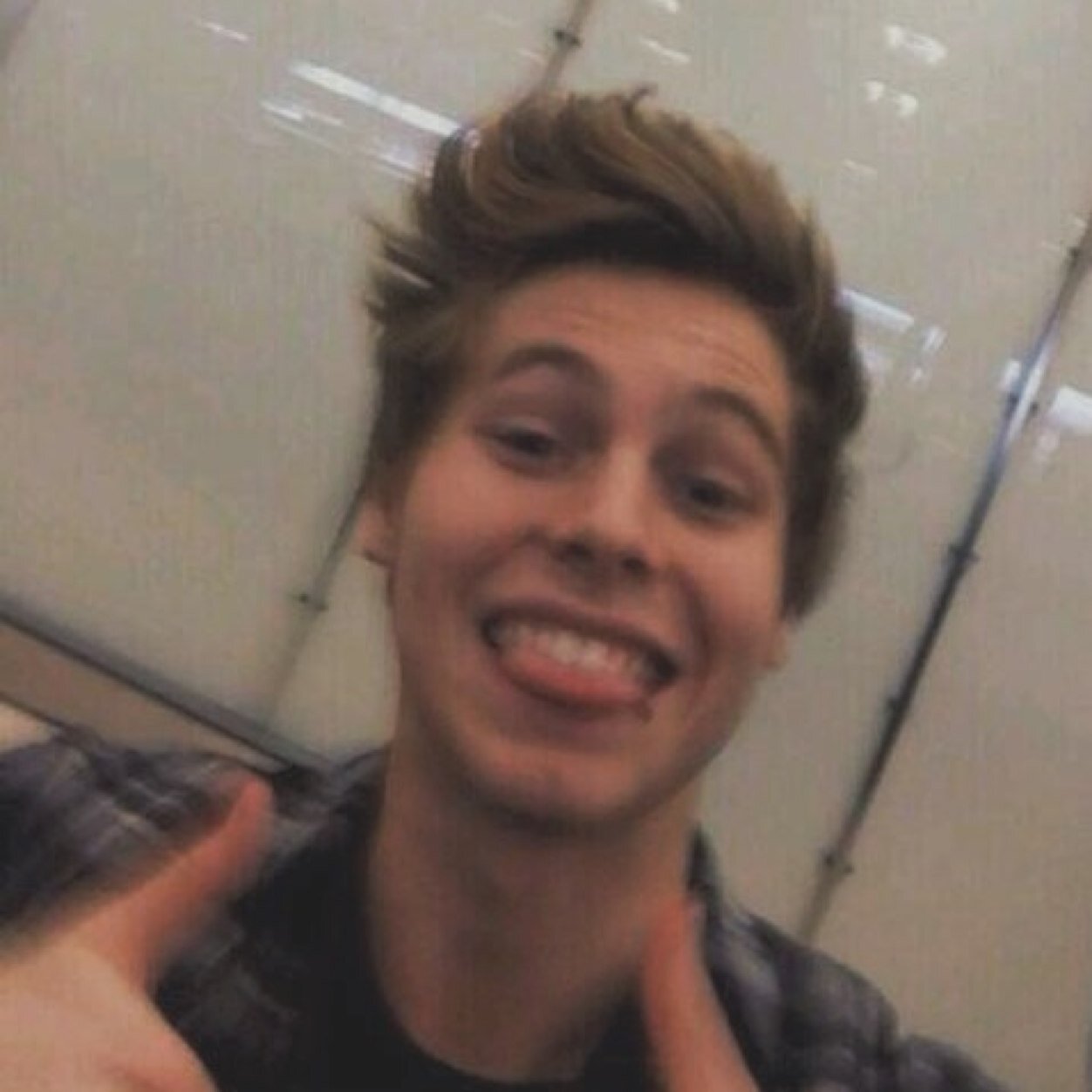 @lashtonxiety