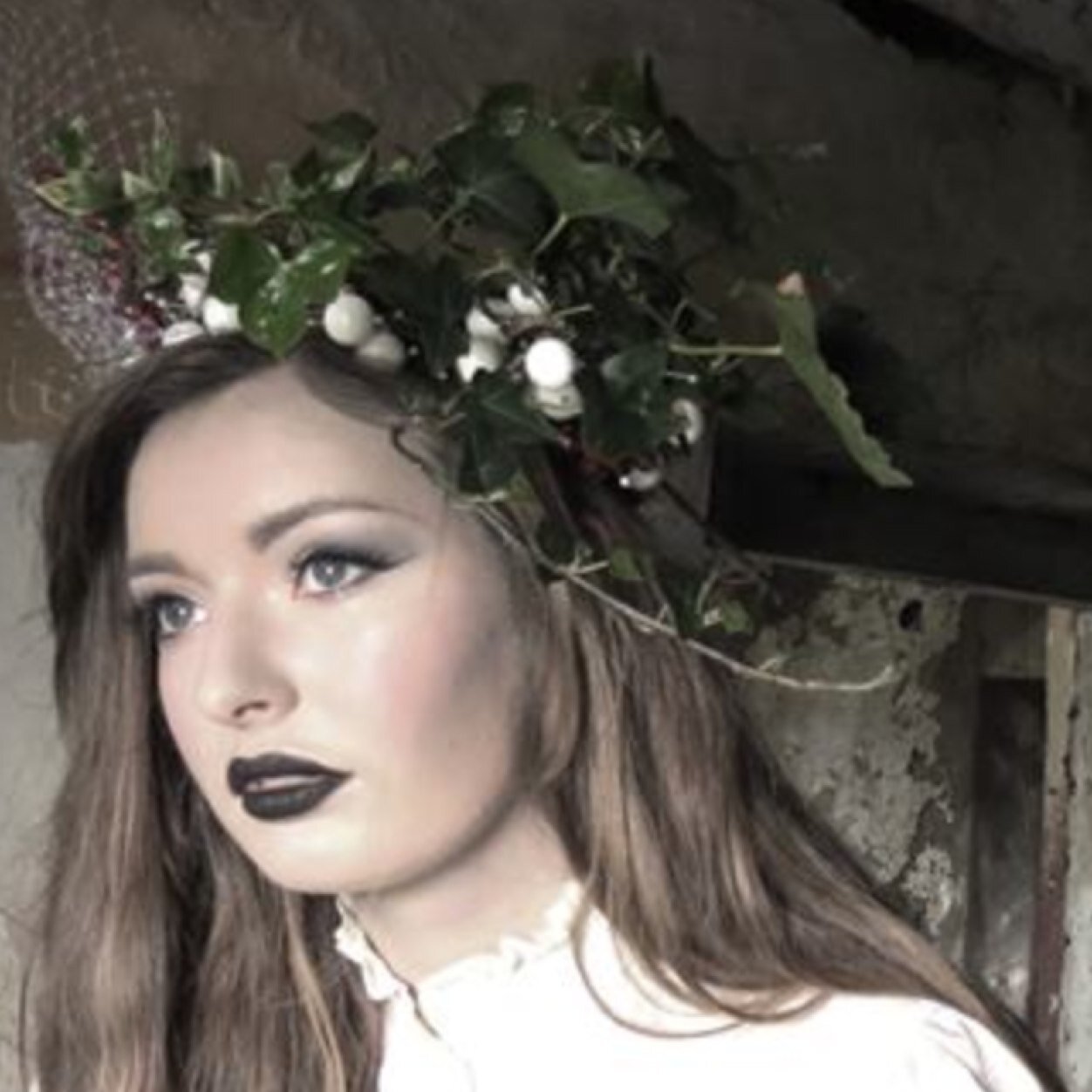 I am a creative and intuitive makeup artist and hair stylist from Cork, Ireland.