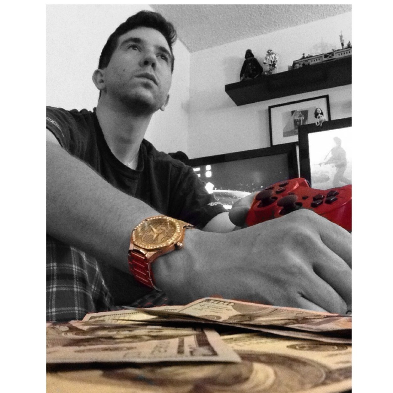 i live in Las Vegas now. hit me up on cod mobile or mario kart mobiIe, like movies and video games toys comics traveling.IG:Howie00G