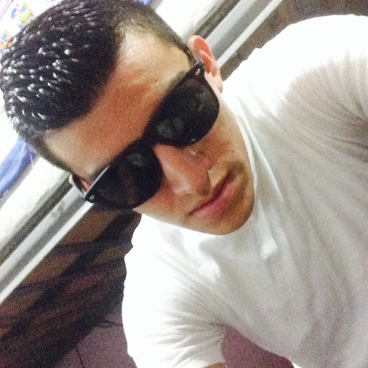 luis_73xal's profile picture. Si dices que soy serio no me conoces bien.......
Y por que no, nos seguimos