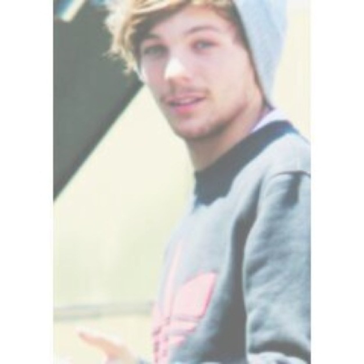 i gave you a free follow 

so please follow @rxdicallarry 

:)
