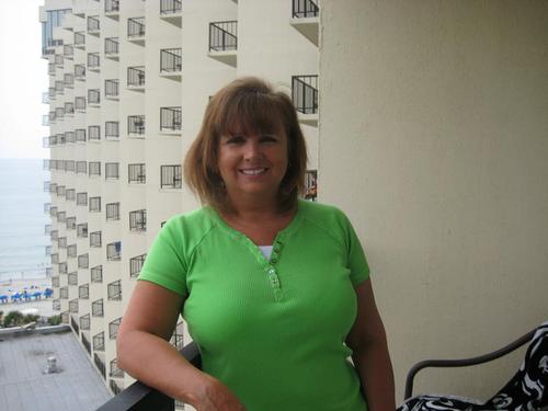 cathylup's profile picture. I love the Beach and Shopping!