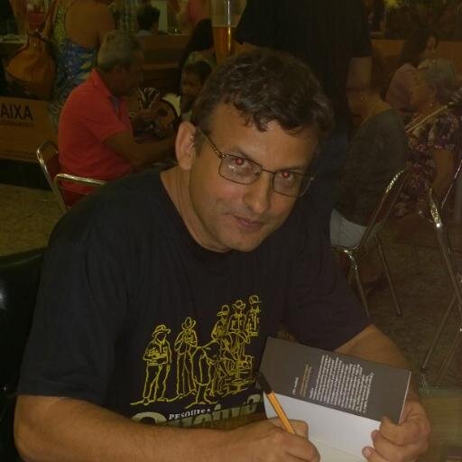 Luiz Mozzambani Neto, escritor e pesquisador da cultura caipira, é autor dos livros: Embrulhos, A cidade que matou a estrela, Queima do Alho e Filhos da Preta.