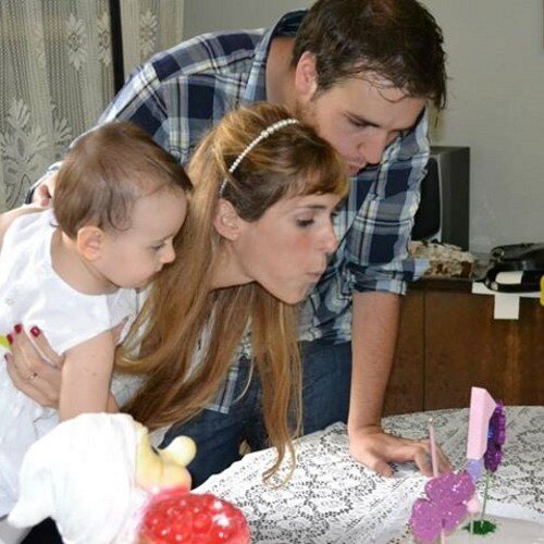 Mama y esposa feliz y orgullosa de su familia :)  La felicidad no es un estado de animo; es un estilo de Vida!