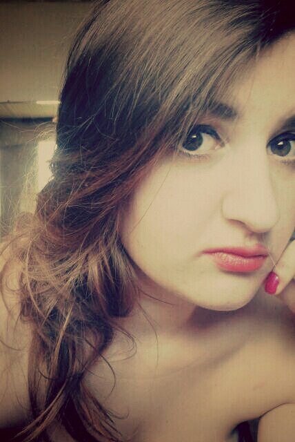 I'm a simple girl and a happy life is perfect if you know to take advantage of every opportunity that you give