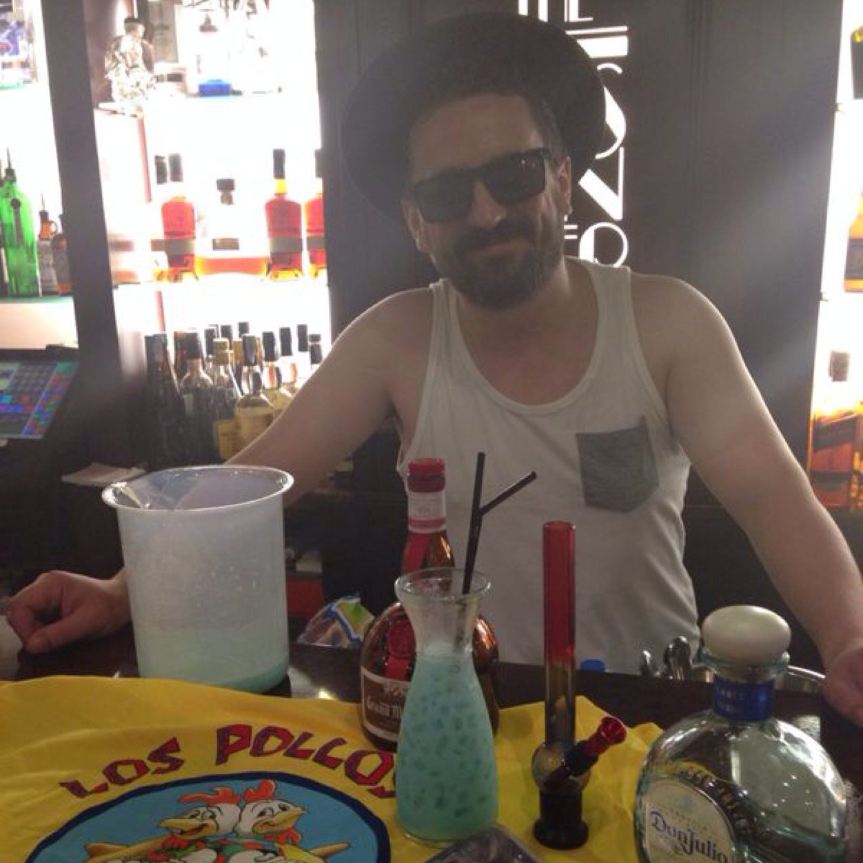 Neoalquimista, mixologo y barman... lo que viene siendo lo mismo