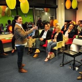 Trainer en coach in Sales en communicatie, docent economie, moeder en gelukkig in de liefde.