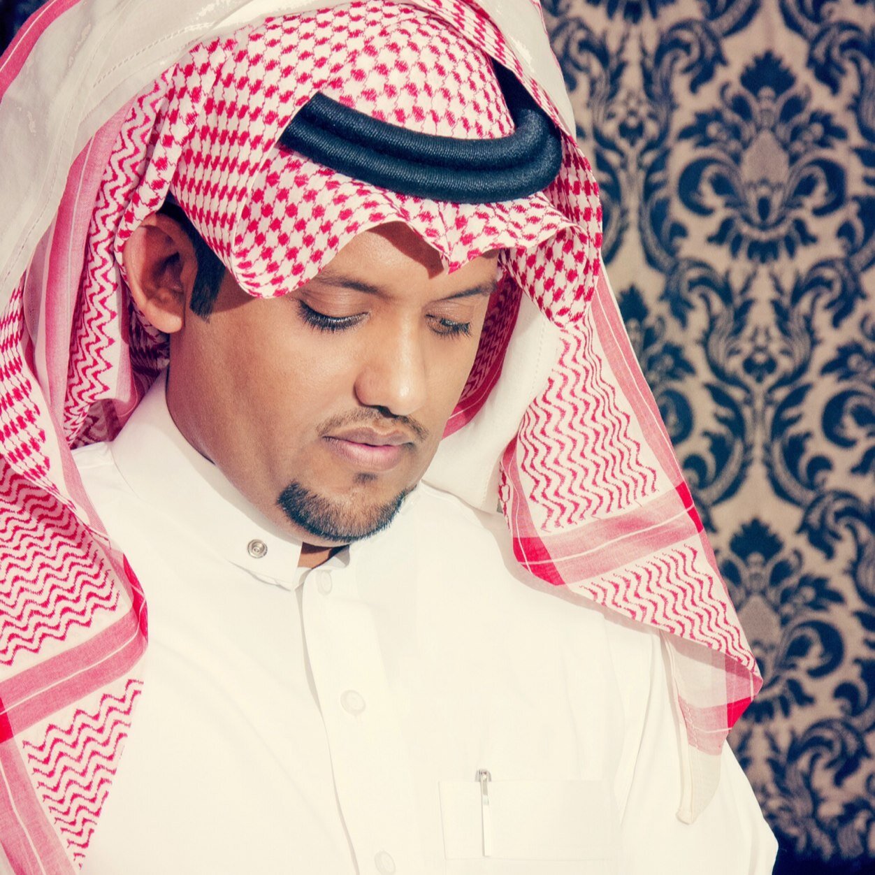 نعم أتغير، فالعمر يتقدم والعقل ينضج والفكر يتسع والحق يتضح ، فلمآذا لا أتغيــــر.
