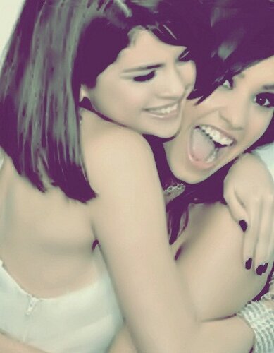 SelevaticSpain's profile picture. Un par de españolas Selevatics. puedes seguirnos en nuestros twitters individuales también @maceiras_tris y @TrulyLovaticSP