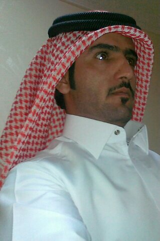 أخذ من الصقر ثلاث،، بعد النضر،، وعزت النفس،، والحريه