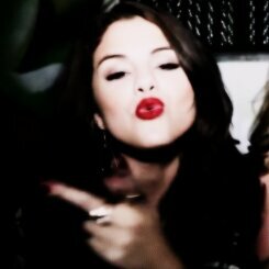 cristal moore || 18 || bisex and single