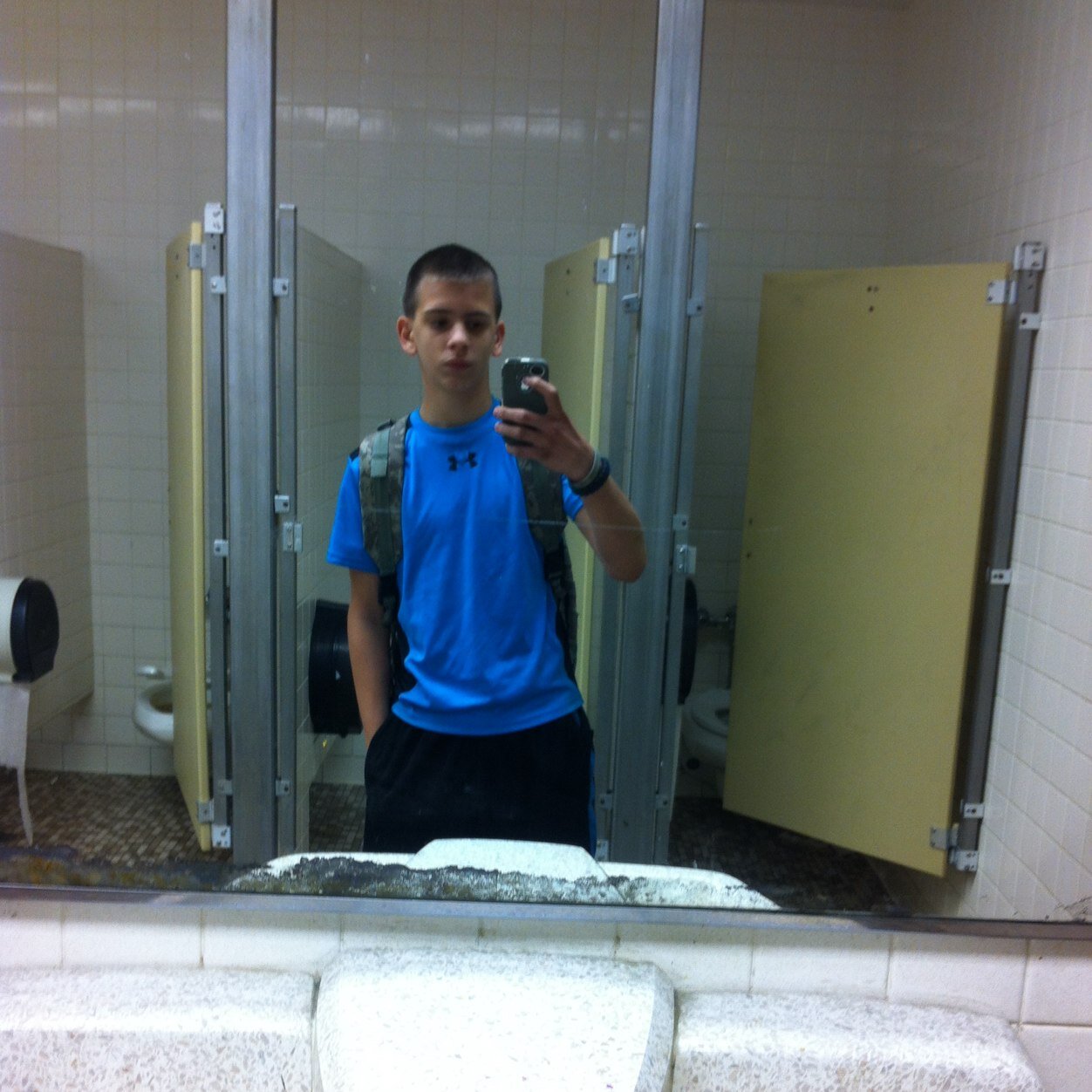 Hey guys/girls im a gamer and im a very compettive one, im 14, thinking about going to the army when im 18, games i like is (COD,GTA,BattleField,Minecraft,+More