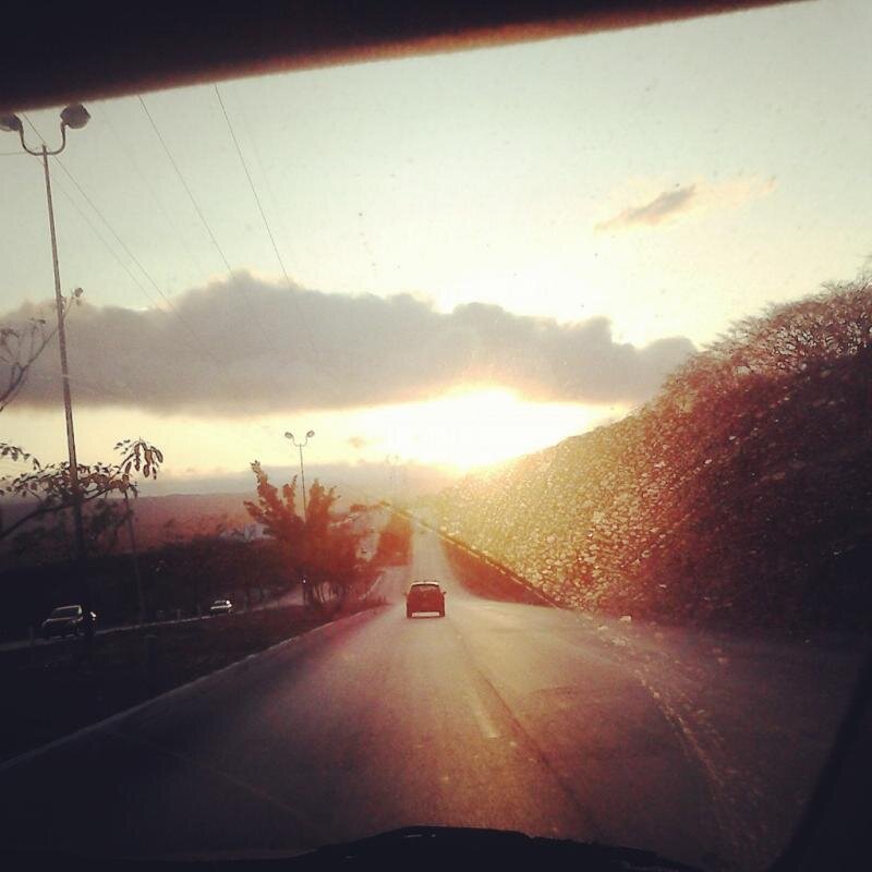 Imagina, sueña, intenta, arruínalo, ríe, llora, abraza, besa, pero sobre todo disfruta cada momento que te da la vida : )