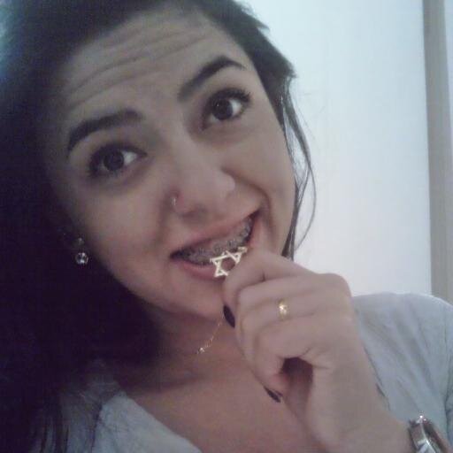 MaiiRodriguess's profile picture. enquanto uns buscam a perfeição , eu procuro a felicidade ;)