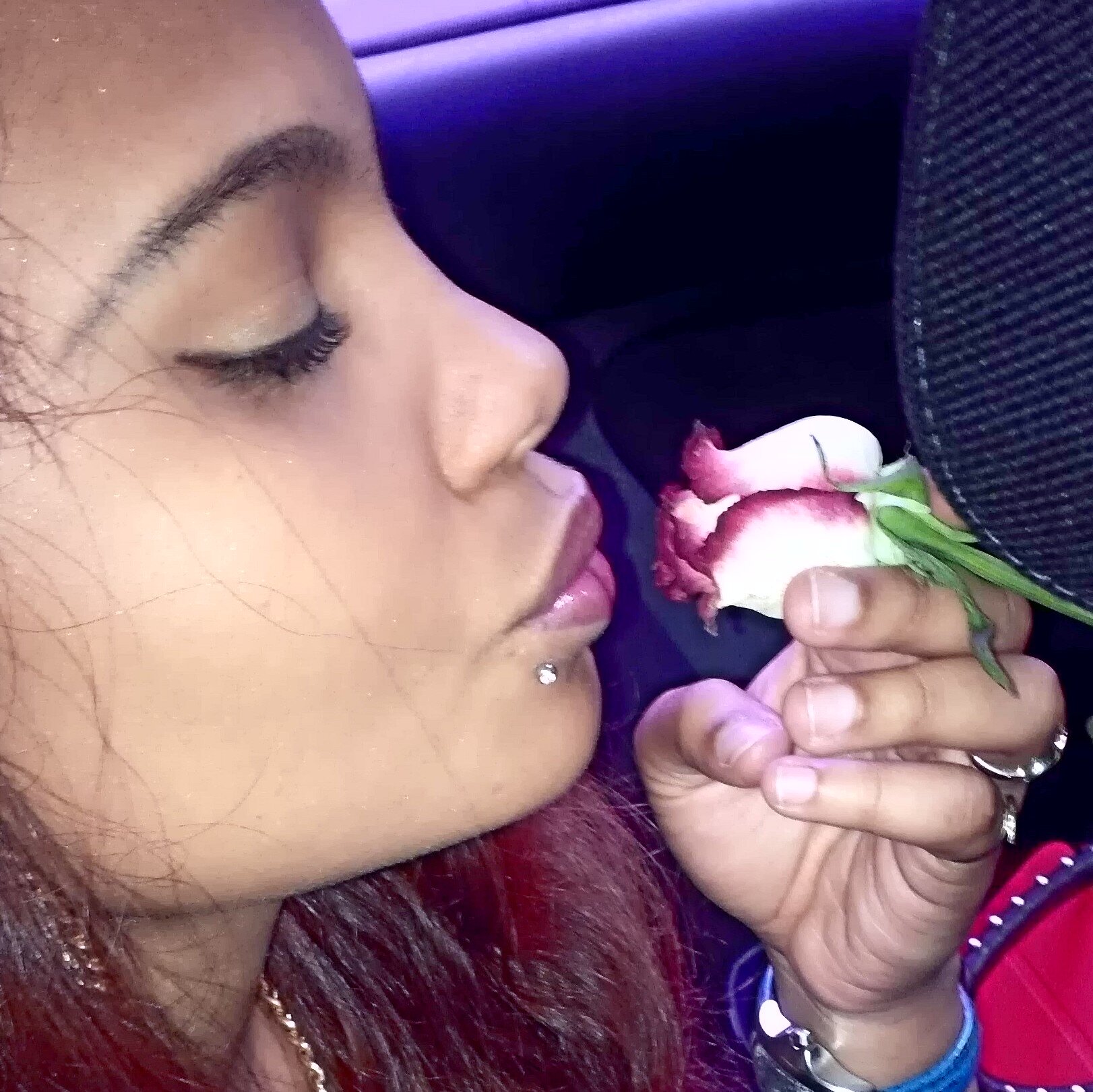 Bbm:2AB86666/ Alloraa sono nata in italia, dopo sono andata in colombia perche la mia mamma e di la. Mi piace il calcio sono tifoza di Neymar Jr e El Sharaawy..