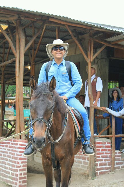 hendriuzhe's profile picture. nama : hendri etmana tgl lahir : 02 januari 1995
turunan jawa tapi asli sunda    3 Puri Ayu Lestari 3