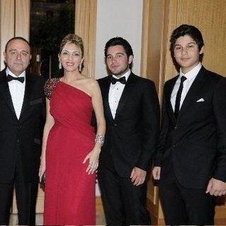 Deniz Sabancı Holding A.Ş.
Carrefour Sabancı Ticaret Merkezi A.Ş.
Sabancı Üniversites Sakıp 
Müzesi
Sabancı Vakfı 
TeknoSa
https://t.co/wCD1K4MQdw