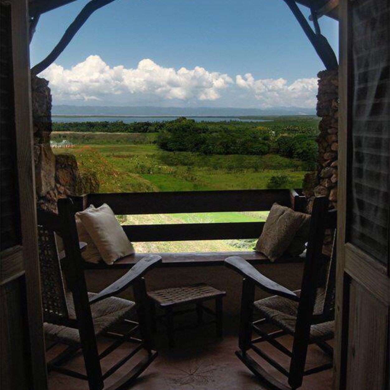 InvCacique's profile picture. Se trabaja por lo que se quiere en la vida. Se vive de lo que se obtiene con trabajo. Nadie nos quita el derecho a ser felices. WhatsApp: 347-304-8696.