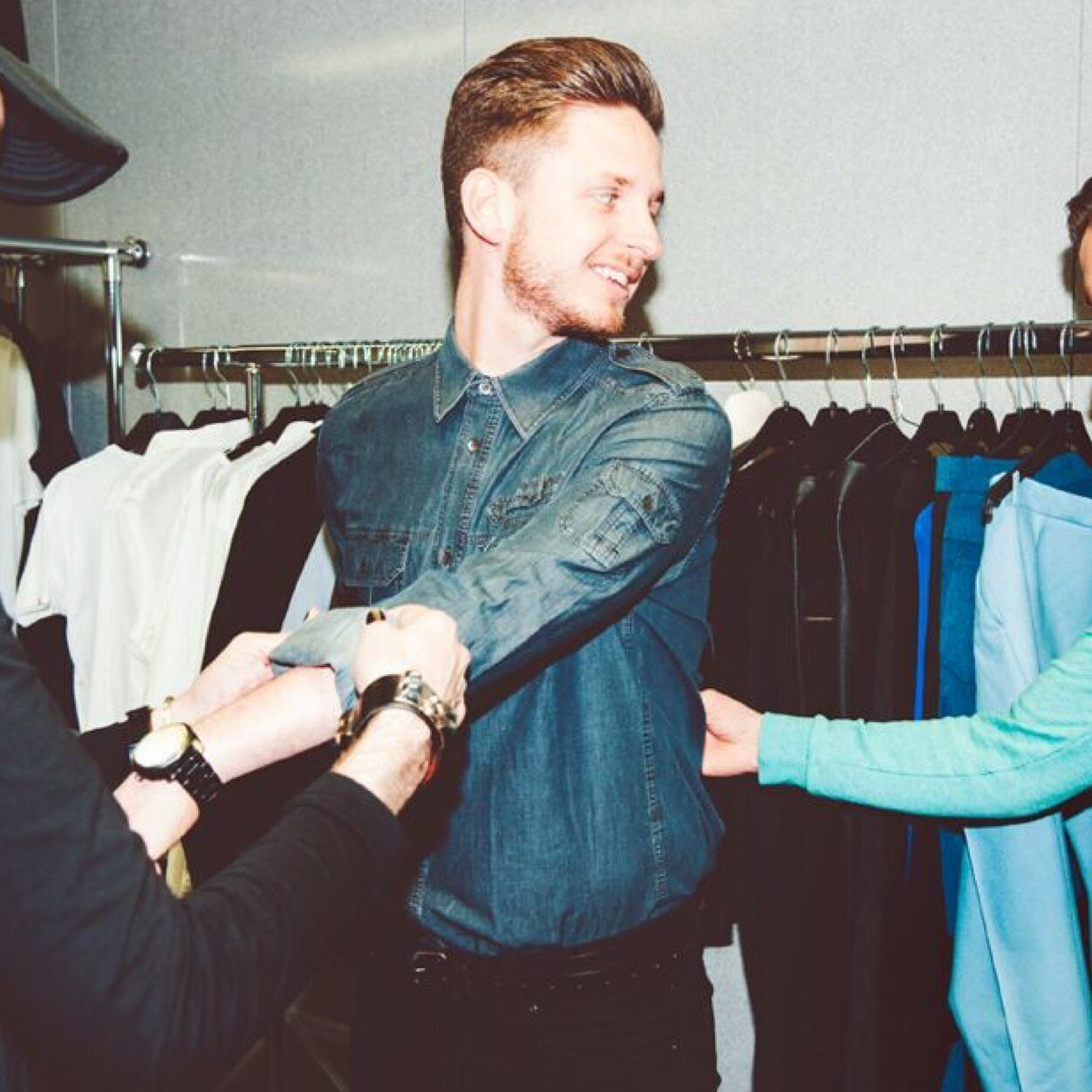 LoreTiger's profile picture. I follow back  much loves