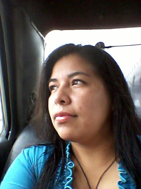 Trato de ser fuerte pa' q nadie m derrote, de ser noble pa' q nadie m humille, intento ser humilde pa' q nadie m ofenda y soy yo misma pa' q nadie m olvide.