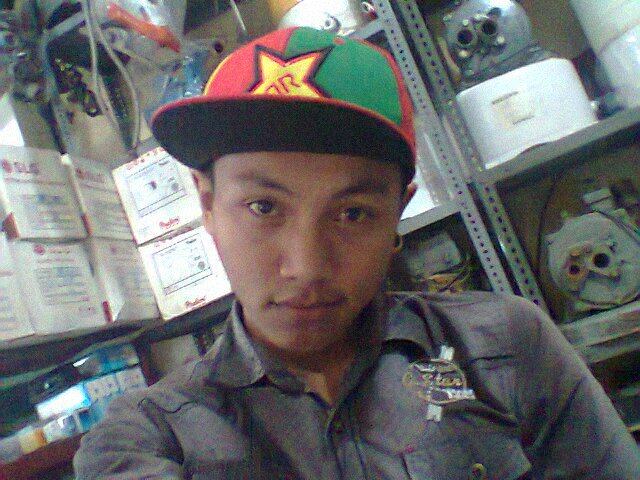 Nama: Ozi syahputra
TTL:Banjarnegara,31-12-1995
fb: Ozie Alfreza