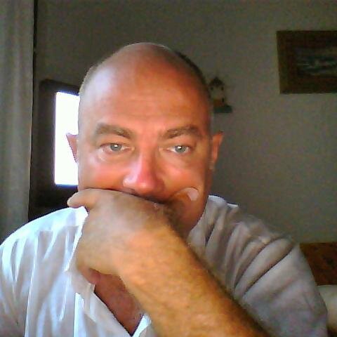 sono un arredatore d'interni
amo viaggiare, leggere, andare a teatro e al cinema
mostre e musei
amo l'europa, il mio paese