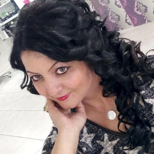 duvar ressamıyım şaşırmasını çok seviyorum bazen yaşama sevinci oluyor bir şeyler yapabilmeyi öğretmek kendine güvenini sağlamak gülümsetmek