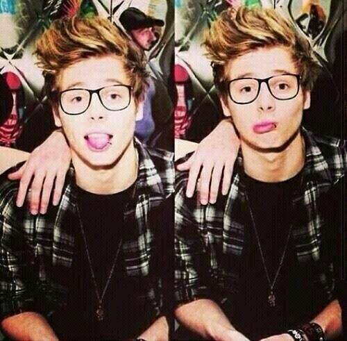 how can a band & a woman be so perfect without even trying ♡ have a big crush on luke & have a flawless relationship with taylor ♡
