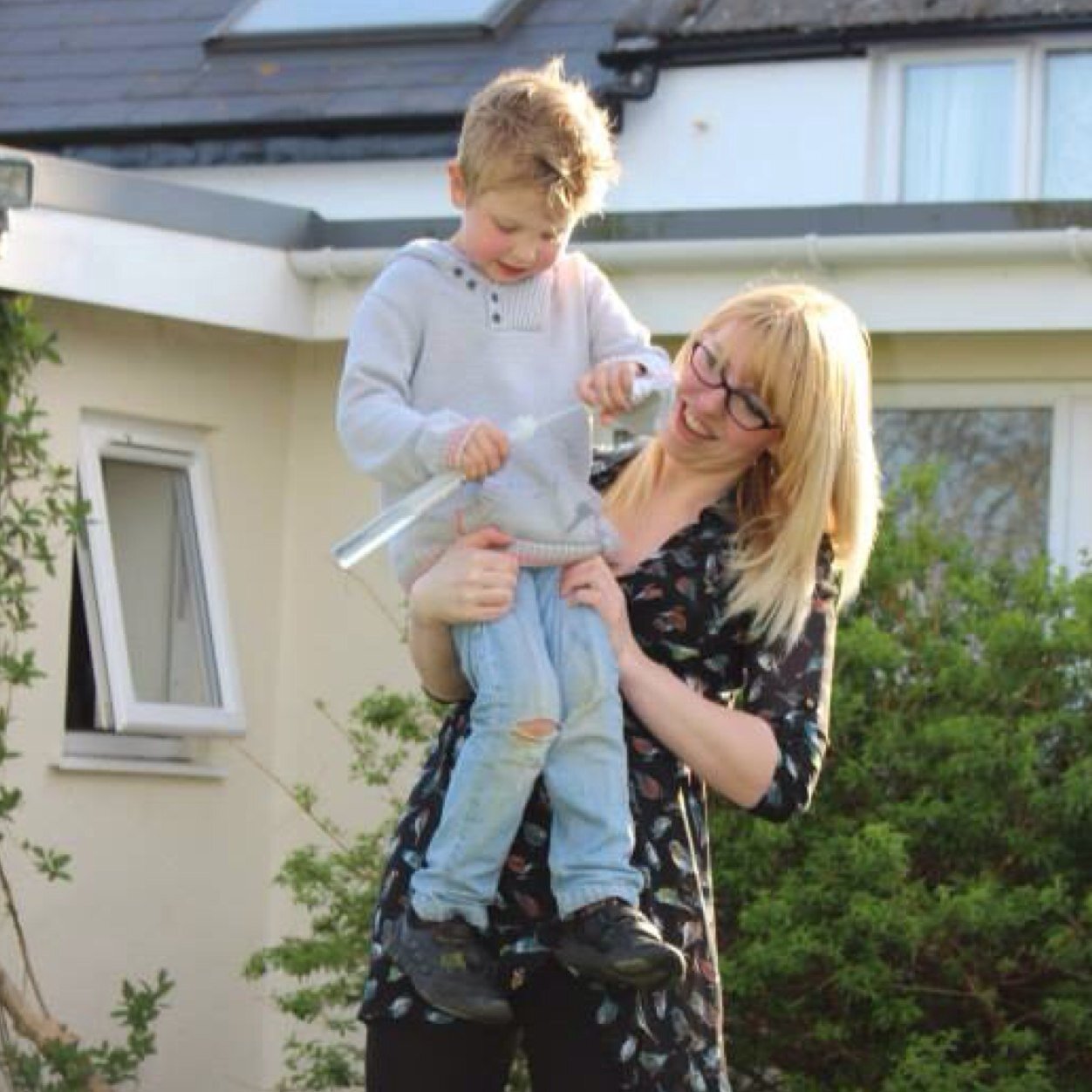 Sionie_mwp's profile picture. “... And then i realized, you just say, Hi. They may ignore you. Or you may marry them. And that possibility is worth that one word.”