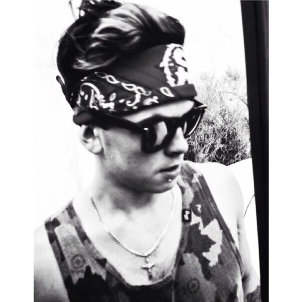 I gave you a free follow so follow @damnastxn for me please